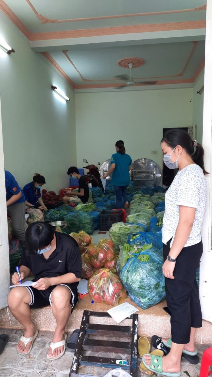 Tặng rau, trứng cho người dân ở địa bàn P.Phước Long A, Phước Long B, chùa Diệu Tràng và UBND các phường Phước Long A, Phước Long B, Phước Bình (ngày 01/09/2021)